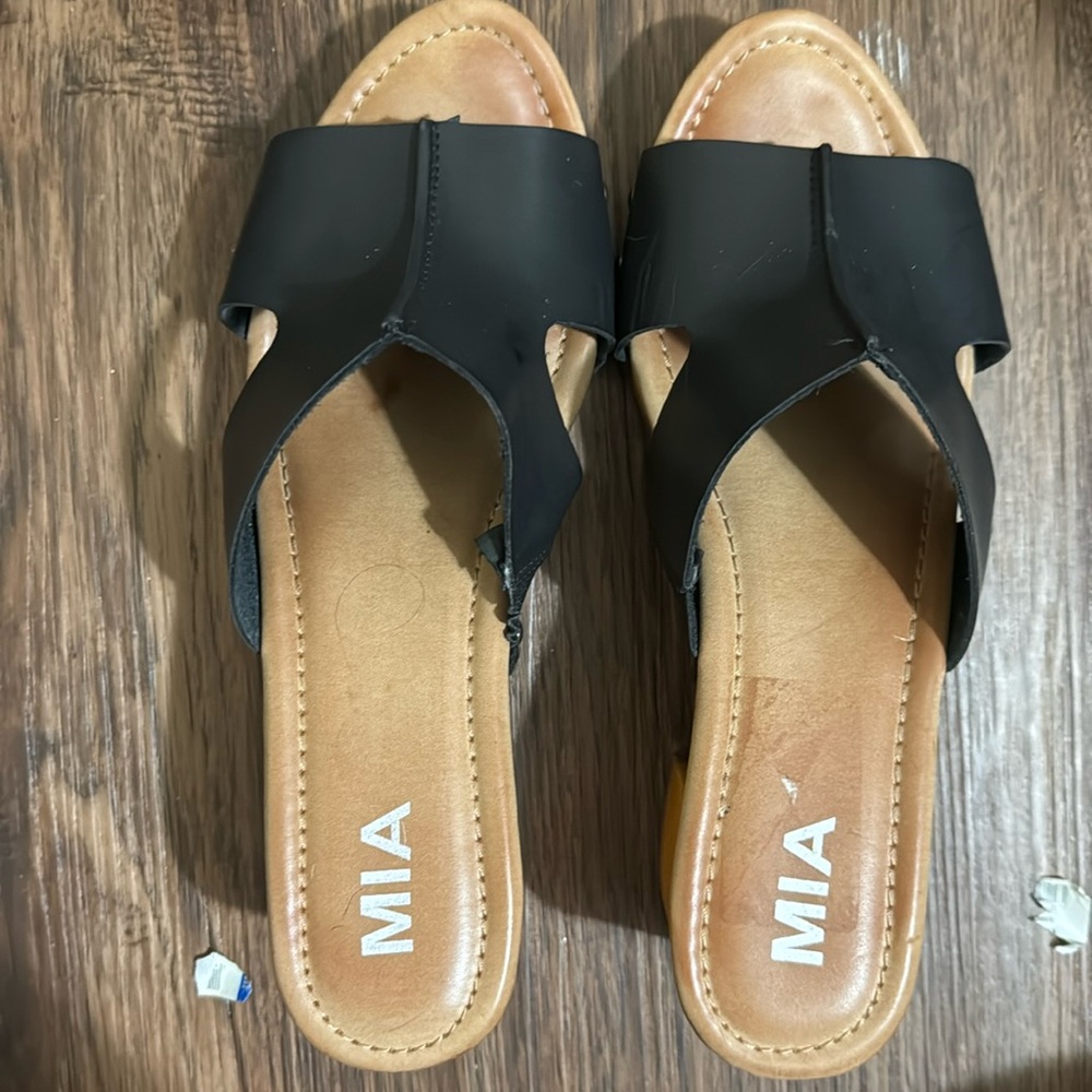 Mia black chunky heel sandals